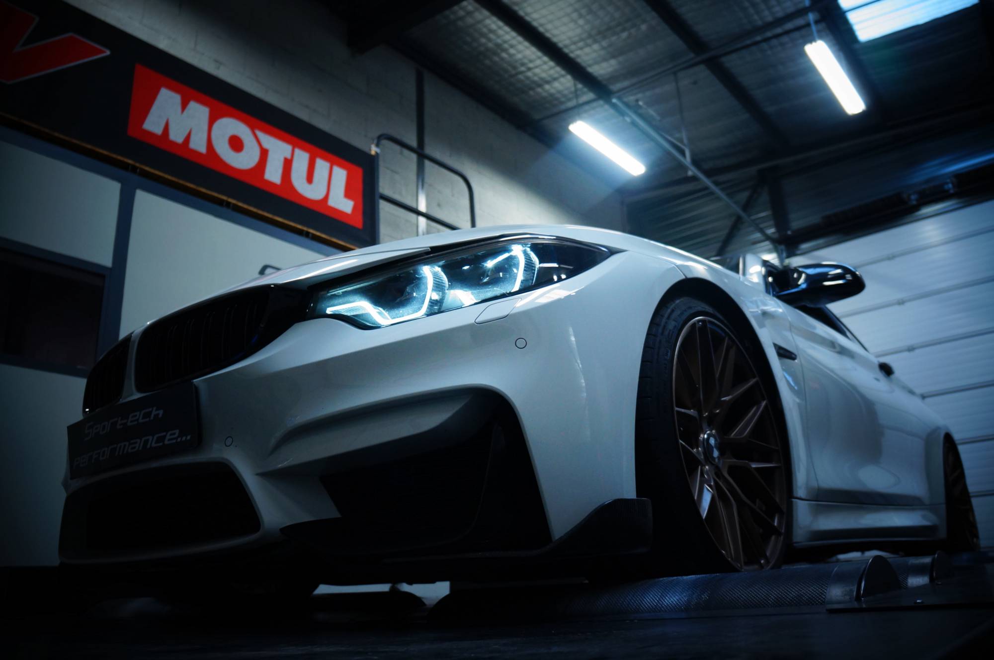 Spécialiste reprogrammation pour BMW M4 à Lyon 