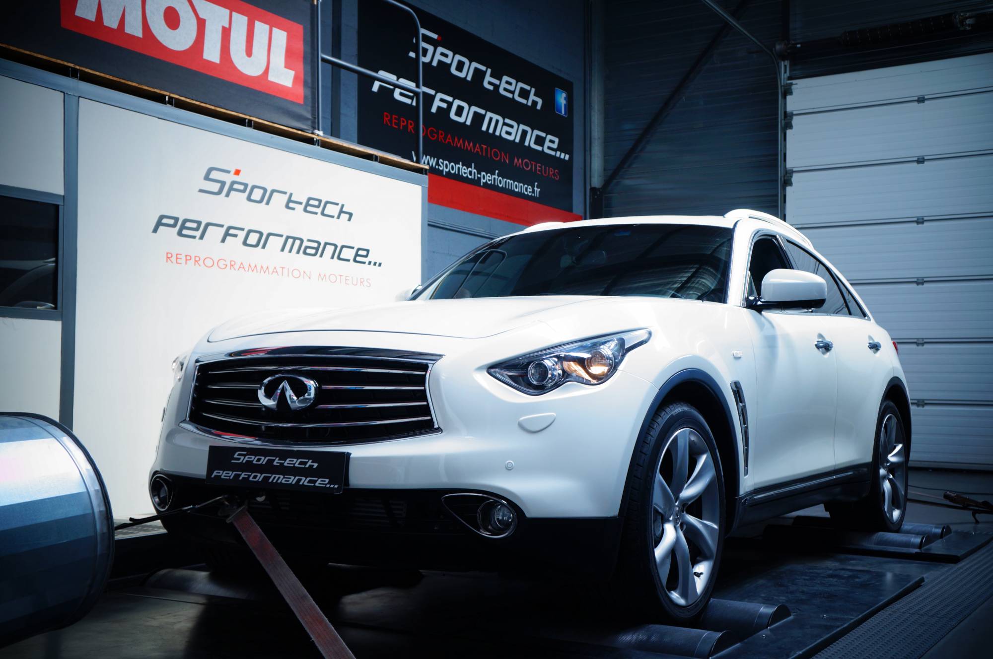 Reprogrammer mon infinity qx70 près de Lyon.